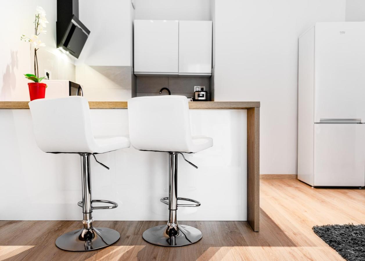 Apartamenty Homely Place Blisko Starego Rynku - Parking Poznan Exterior foto