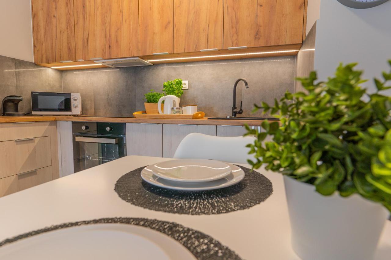 Apartamenty Homely Place Blisko Starego Rynku - Parking Poznan Exterior foto